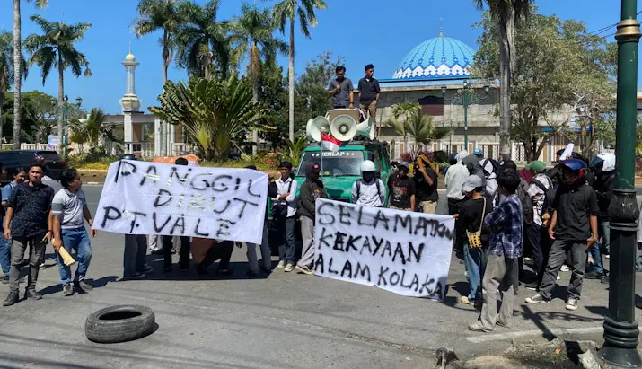 Gelar Demo di Kejati Sultra, KPTS Desak Usut Dugaan Pelanggaran Hauling Ore Nikel di IGP Pomalaa