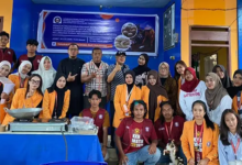 KKN Tematik UHO Hadirkan Penguatan Kewirausahaan Produk Perikanan Masyarakat Puday