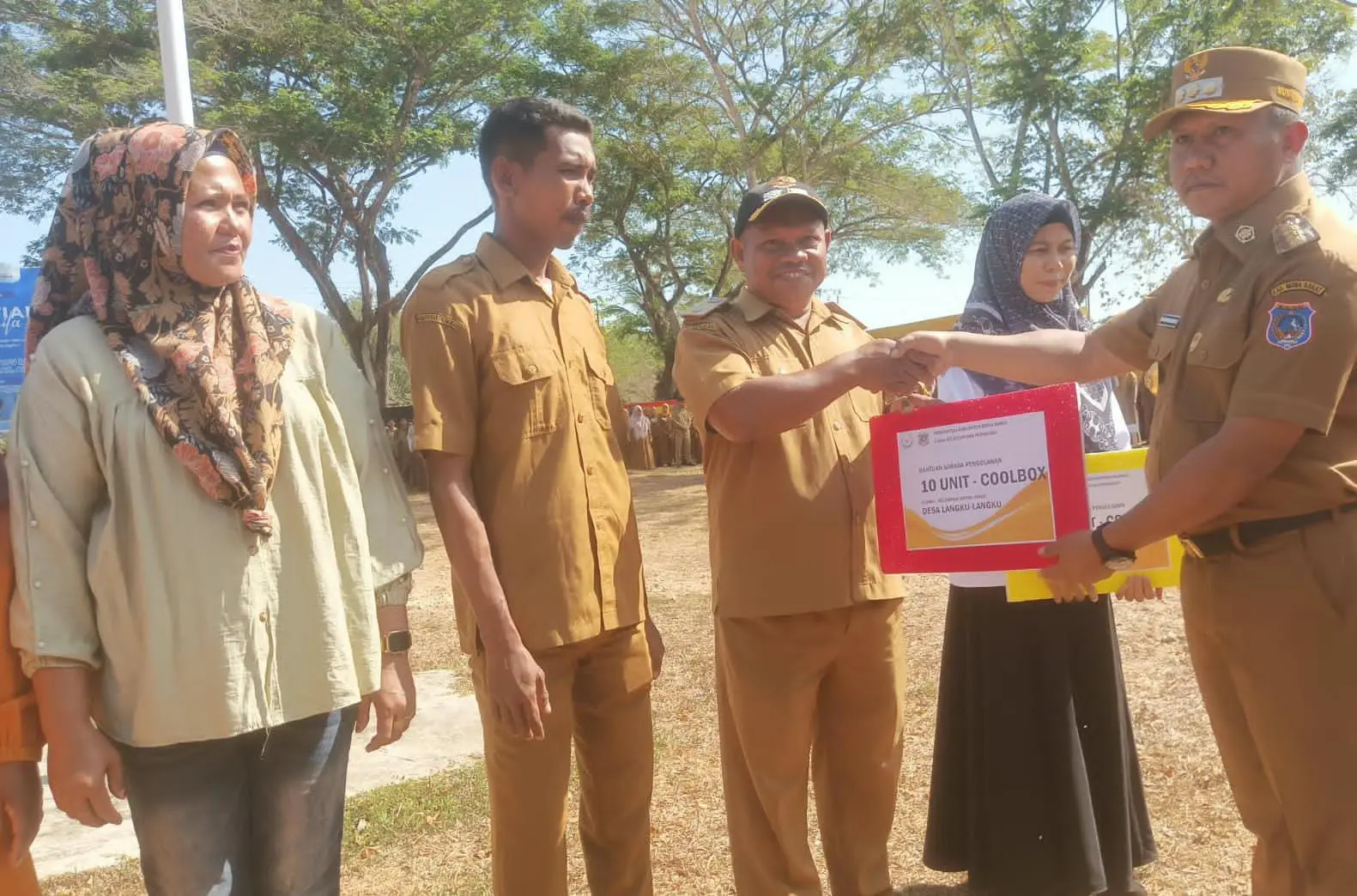 Pemkab Muna Barat Salurkan Bantuan Kelompok Nelayan, Pengolah dan Pembudiya Ikan