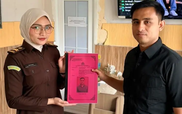 Polda Sultra Serahkan Berkas Perkara Anggota DPRD Sultra Tersangka Kasus Tambang Batu ke Jaksa