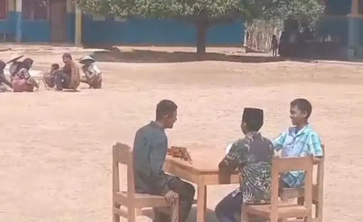 Siswa SMPN 1 Napano Kusambi Tampilkan Drama Kolosal pada Peringatan Sumpah Pemuda